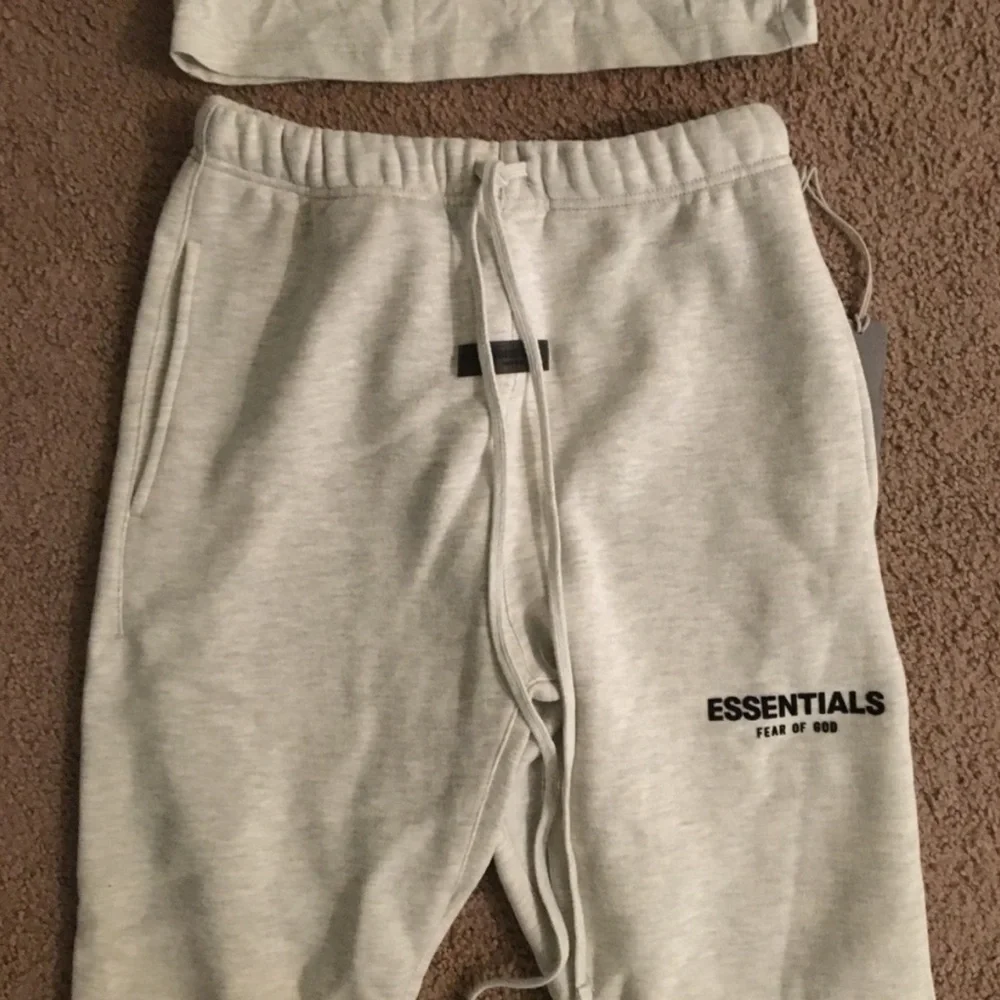 Essential Set - Picture 2 of 3